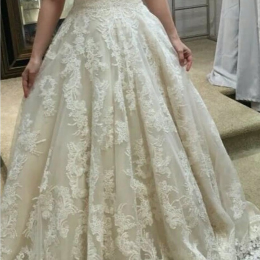 Mori Lee Ivory Lace Wedding Dress